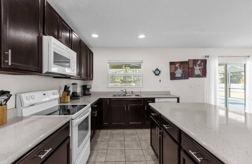 Crystal Cove House | 6 Bedrooms/4.5 Bathrooms/Crystal Cove (957 EG)