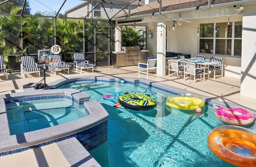 Sunrise Lakes House | 6 Bedrooms. Private South Facing Swimming Pool. BBQ