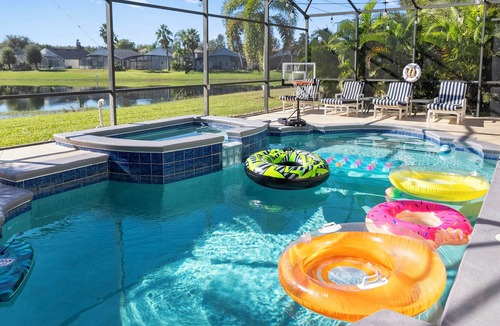 Sunrise Lakes House | 6 Bedrooms. Private South Facing Swimming Pool. BBQ