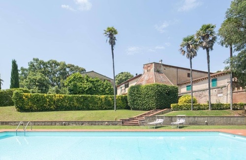 Crespina House | 60km to florence and 20km to the beach. Supermarket at 5 km. Shops at 2km.