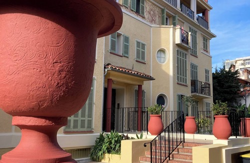 Juan-les-Pins Apartment | 64 m2 2 bedrooms 3 minutes walk from the beach, quiet, air conditioning and WiFi