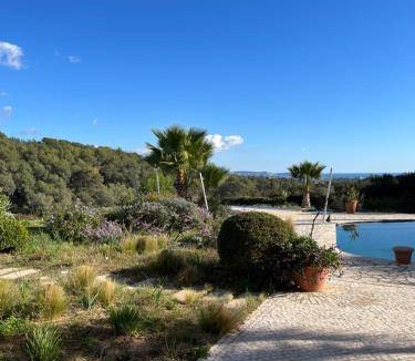 Roquefort-les-Pins Bed & Breakfast | 70 m² Bed and breakfast ∙ 3 guests