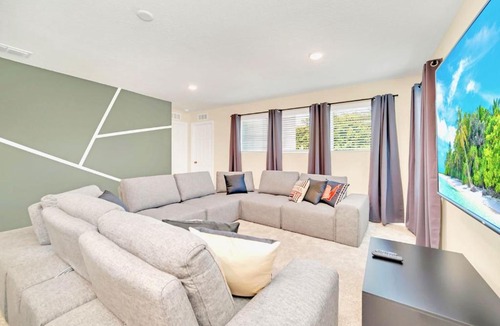 Four Corners House | 7BR Family Resort - Pool & Hot Tub - Near Disney