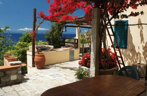 Chiessi House | 80 m² House ∙ 2 bedrooms ∙ 6 guests