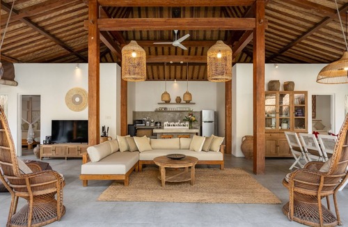 Petitenget Villa | 8BR Oberoi 700m Beach Central Seminyak Villa