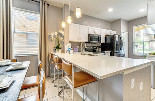 Regal Palms House | 9 Mi to WDW: Townhouse w/Balcony in Davenport!