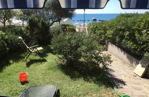 Castiglione della Pescaia Apartment | A 5 meters from the beach