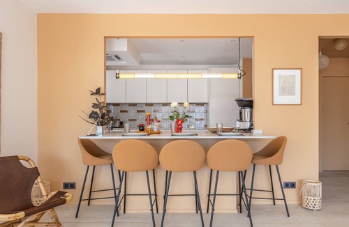 Cannes City Centre Apartment | A short stroll to Palais/Beach, Terrace & Seaview