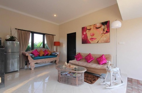 Penestanan Villa | A stylish Villa with Pool & Kitchen and greenery garden