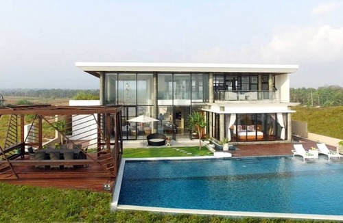 East Selemadeg Villa | absolute beachfront retreat for a couple