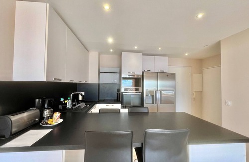 La Croix des Gardes Apartment | Acanthes