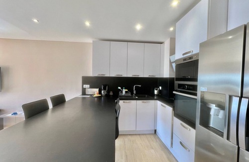 La Croix des Gardes Apartment | Acanthes