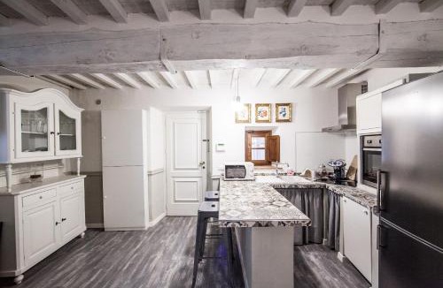 Colle di Compito Apartment | Accogliente Appartamento sulle Colline Toscane