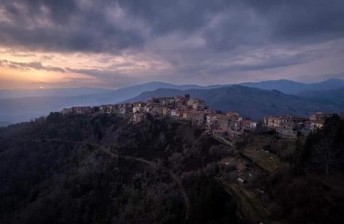 Marliana Apartment | Accogliente casa in pietra in borgo medievale