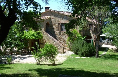 Radicondoli Apartment | Accommodation with Shared Pool and Private Garden - LA CASA NUOVA apartment.