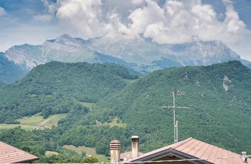 Maggio Apartment | Achillea - trilocale in verde con vista montagne