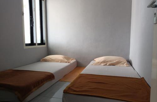 Karamat Wangi Hostel | ADK Papandayan Homestay & Tour