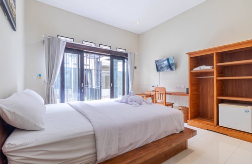 Tukad Mungga Cabin | Affordable Guest House with Pool Near Beach