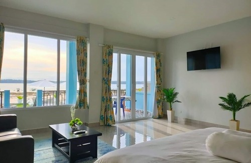 Bawomataluo Resort | Affordable luxury Deluxe oceanfront suite
