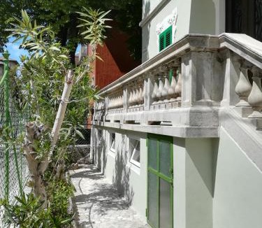 Gorizia Apartment | AGLI OLEANDRI appartamento in villa con con parcheggio