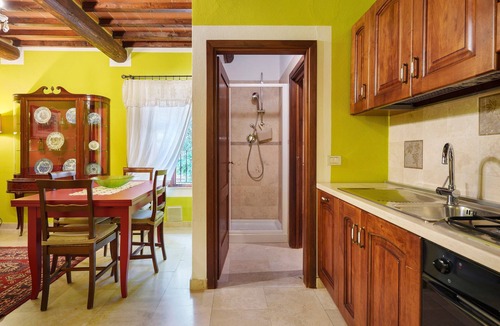 Foiano della Chiana Apartment | Agriturismo Santa Luce – Apartment 'Verbena' with Shared Pool, Wi-Fi and Air Conditioning