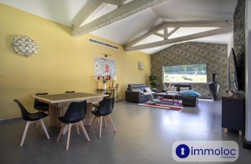 Mandelieu-La-Napoule Villa | Air-conditioned villa with pool and garden