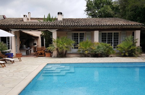 Les Maillans Villa | AIR-CONDITIONED VILLA WITH PRIVATE POOL IN A QUIET LOCATION