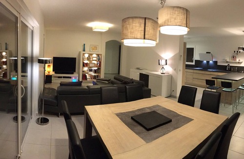 Puget-sur-Argens House | Air-conditioned detached villa with secure/heated swimming pool and large garden