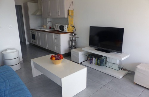Lazaret Apartment | Air Conditioned Apartment with Panoramic Sea Views, Communal Pool & Free Parking
