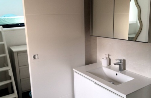 Antibes Old Town Apartment | Air-conditioned two-room apartment, sleeps 5, in the heart of Old Antibes, close to the beaches