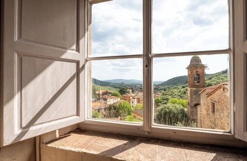 Calci Apartment | Alchimia Di Storia: Attico di Charm nel Castello di Calci