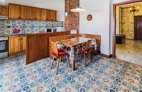 Rezza Apartment | Alda's Home: Sea View Retreat