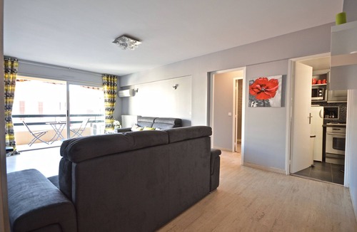 Juan-les-Pins Apartment | ALL COMFORT 50m from the beach, close to shops and train station, in the HEART of Juan les Pins