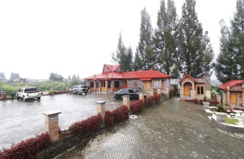 Berastagi House | Alloyna Country Cottage Brastagi