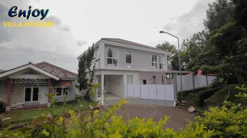Cipanas Villa | Alulu Luxury Residence - Four Bedroom Villa