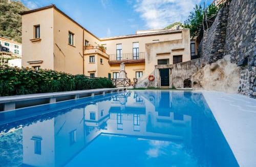 Amalfi House | Amalfi Resort Rooms with pool