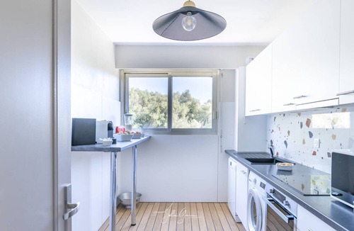 Bastide Giraud Apartment | Amazing 2 bedrooms with terrace sea view aircon 2 parking wifi pool tennis plancha
