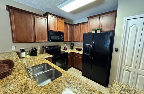 Calabria House | Amazing 5BD/5BA House with Pool and TV Near Disney