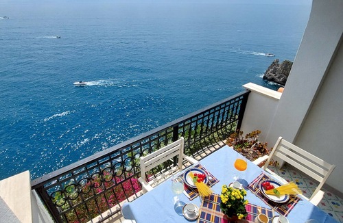 Praiano Ski Chalet | AMORE RENTALS - Casa Gianna with Sea View and Direct Access to the Sea