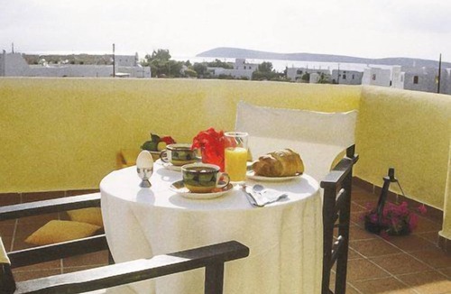 Perissa Apartment | An apartment that sleeps 4 guests in 1 bedroom