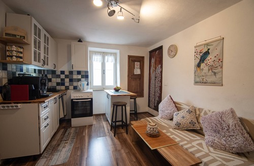 Castel del Piano Apartment | Andrea's Nido Apartment with Mountain View, Wi-Fi and Air Conditioning