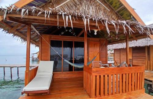 Arborek House | Angelfish Guest House Raja Ampat