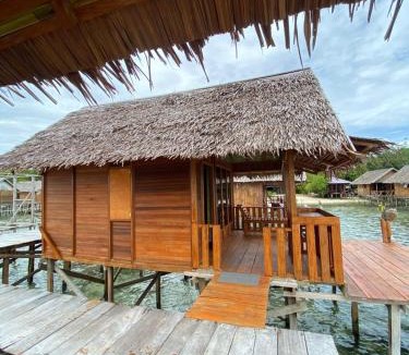 Arborek House | Angelfish Guest House Raja Ampat