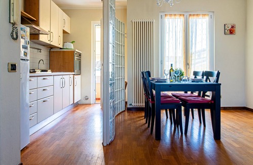 Torre del Lago Puccini Apartment | Apartment 'Raggio Di Sole' with Balcony and Wi-Fi