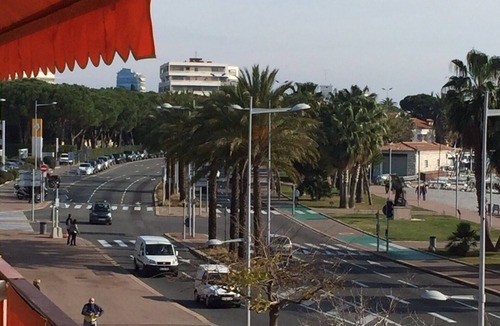 Cros-de-Cagnes Apartment | Apartment 30 m2 in Cagnes between Cannes and Nice 30 meters from the beach, sea view