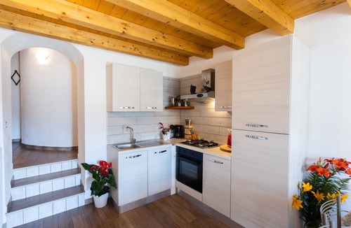 Tremosine Apartment | Apartment 'Artù' with Shared Garden, Balcony and Wi-Fi