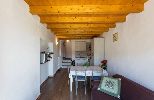 Tremosine Apartment | Apartment 'Artù' with Shared Garden, Balcony and Wi-Fi