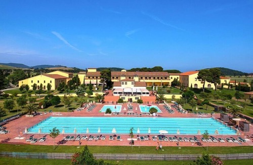 Piombino Apartment | Apartment at Piombino with sea beach