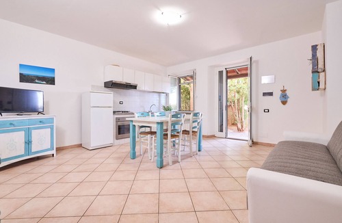 San Vincenzo Apartment | Apartment "Blu" with Sea View, Shared Pool & Wi-Fi