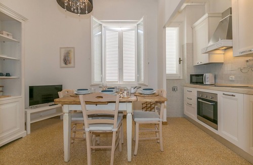 San Vincenzo Apartment | Apartment 'Brezza Marina' with Sea View and Wi-Fi